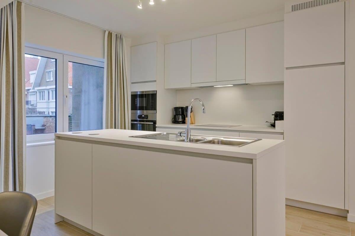 Huswell - Stunning Apartment At The Beachfront Of Де Хаан Екстериор снимка
