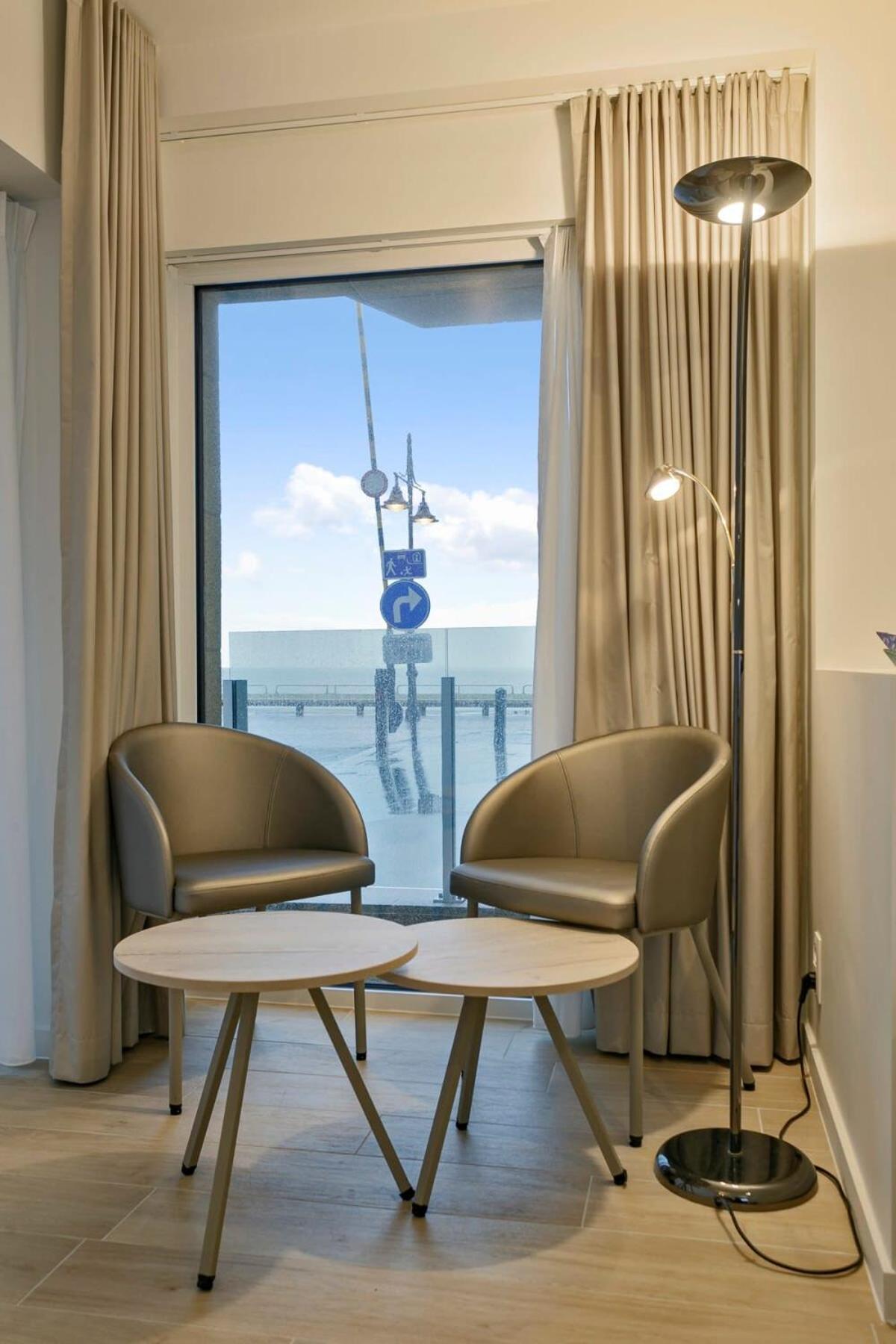 Huswell - Stunning Apartment At The Beachfront Of Де Хаан Екстериор снимка
