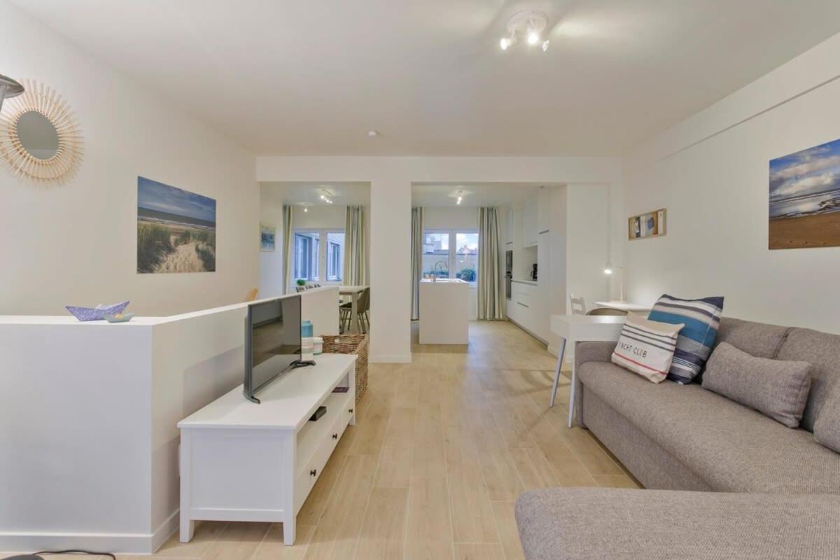 Huswell - Stunning Apartment At The Beachfront Of Де Хаан Екстериор снимка