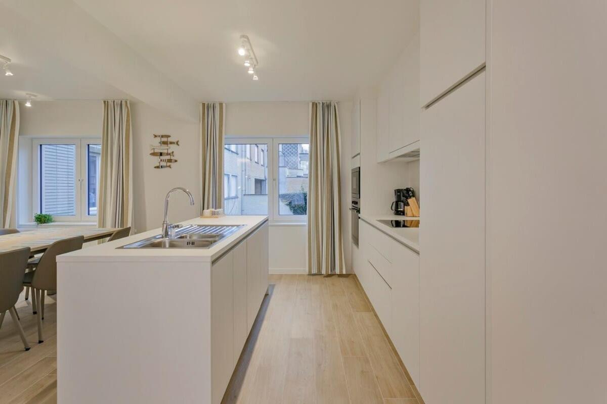 Huswell - Stunning Apartment At The Beachfront Of Де Хаан Екстериор снимка