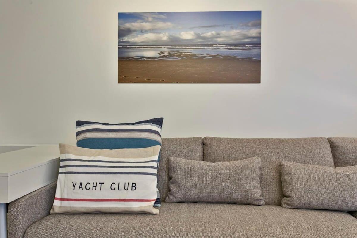 Huswell - Stunning Apartment At The Beachfront Of Де Хаан Екстериор снимка